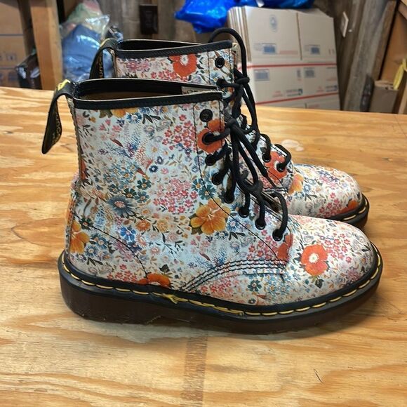 Dr Martens White Meadow Floral Boots in a size 8 - Picture 12 of 16